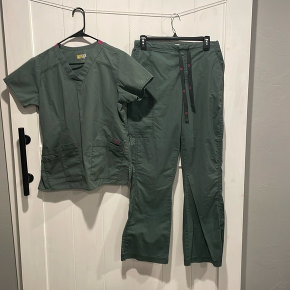Wonder Flex Womens Green Scrubs Small Top Medium Bottom - Picture 1 of 4